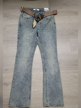 Y2K Almost Famous Women's Mid Rise Bootcut Washed Jeans with Tan Belt Sz 7